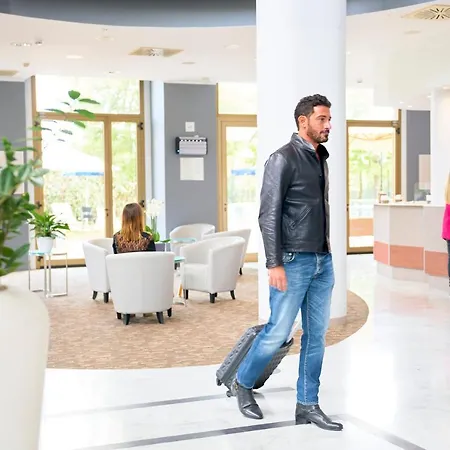 Novotel Corso Giulio Cesare Отель 4*