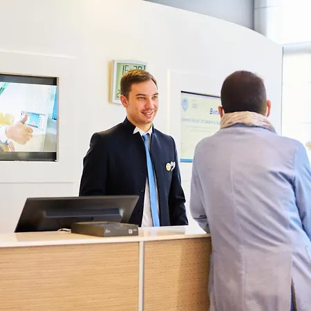 Novotel Corso Giulio Cesare Отель 4*