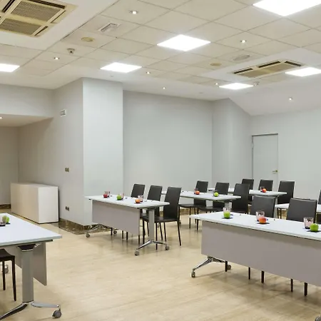 호텔 Novotel Corso Giulio Cesare 4*