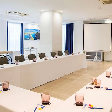 Отель Novotel Corso Giulio Cesare