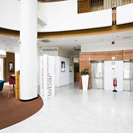 ホテル ノボテル コルソ ジュリオ チェーザレ